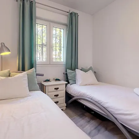 Mi Capricho Ground Floor 2 Bd, 2 Bth Apt, Beachfront Complex Apartment